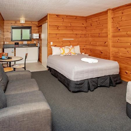 Wellington Top 10 Holiday Park Lower Hutt Exterior photo