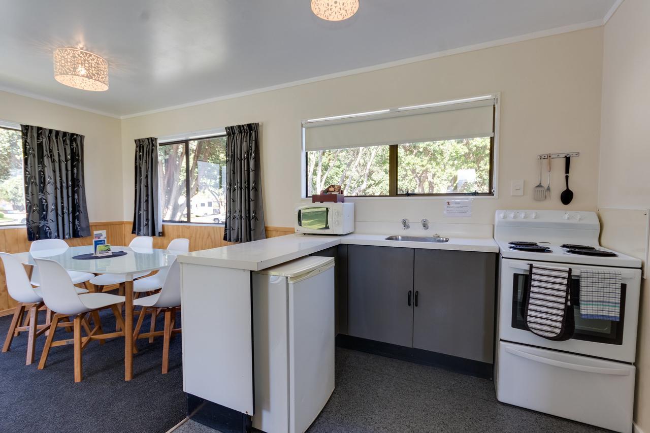 Wellington Top 10 Holiday Park Lower Hutt Exterior photo