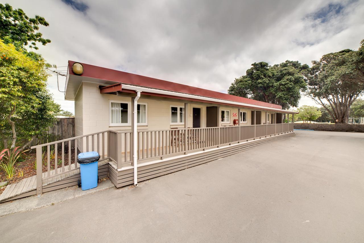 Wellington Top 10 Holiday Park Lower Hutt Exterior photo