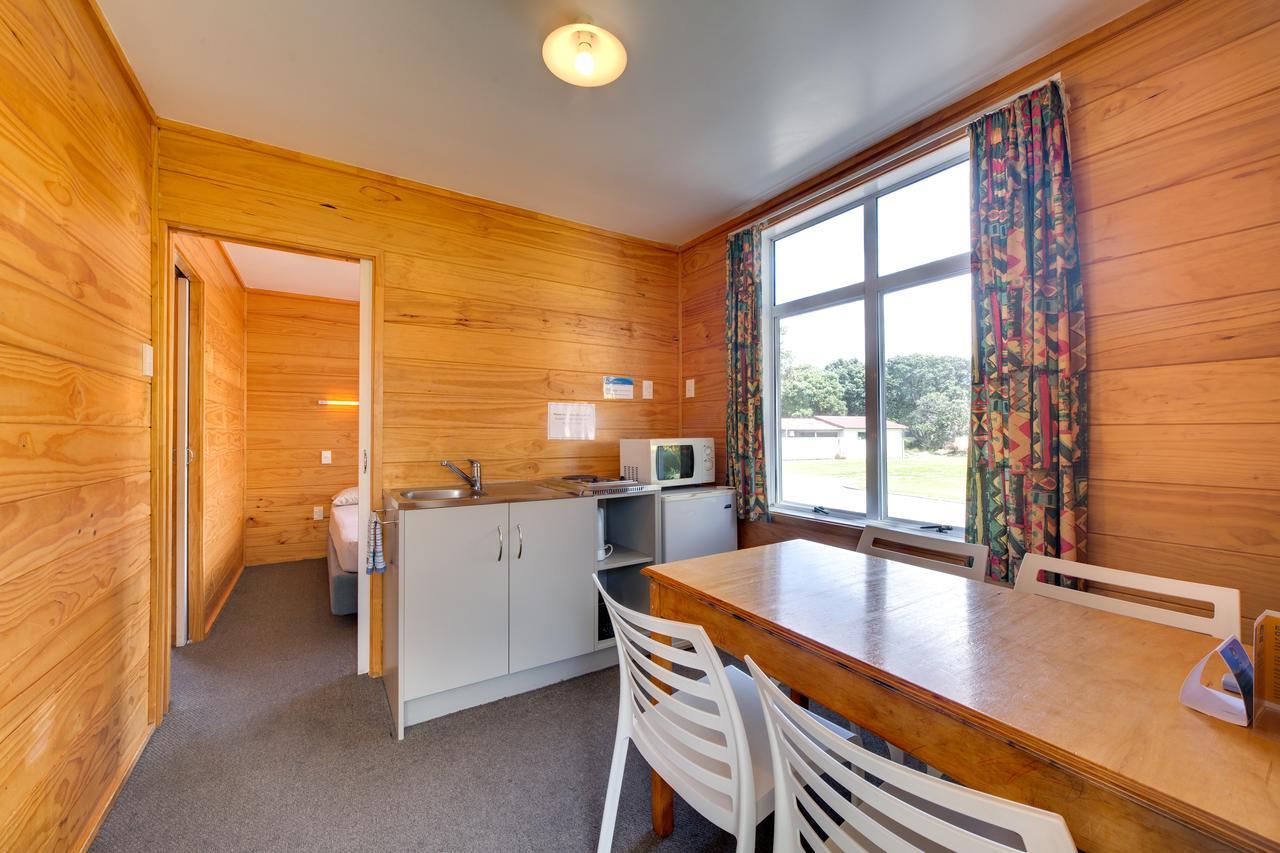 Wellington Top 10 Holiday Park Lower Hutt Exterior photo