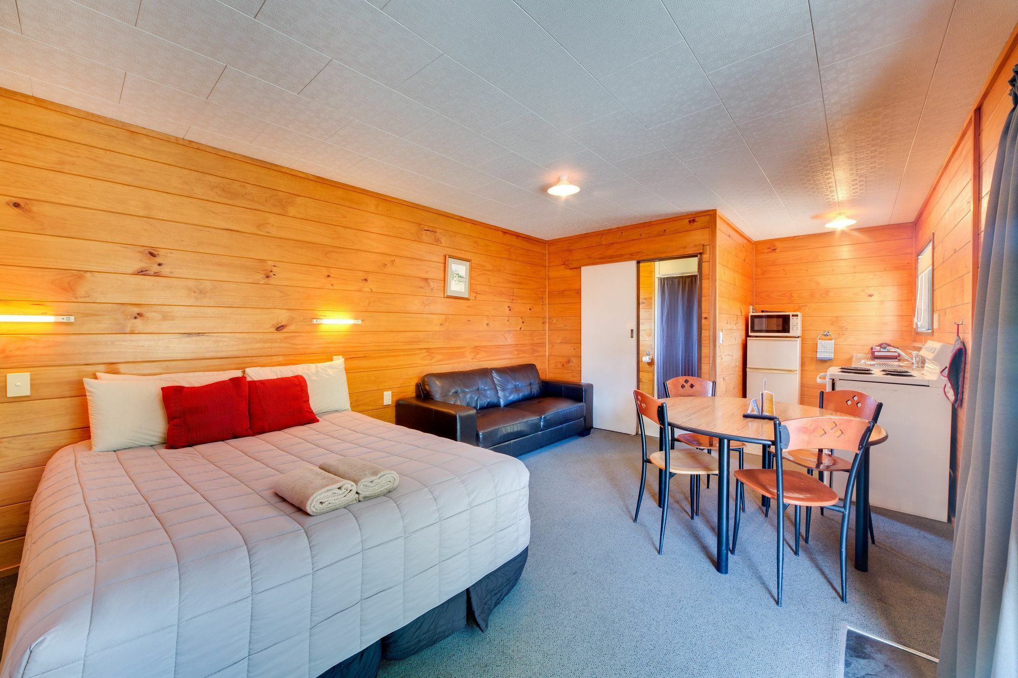 Wellington Top 10 Holiday Park Lower Hutt Exterior photo