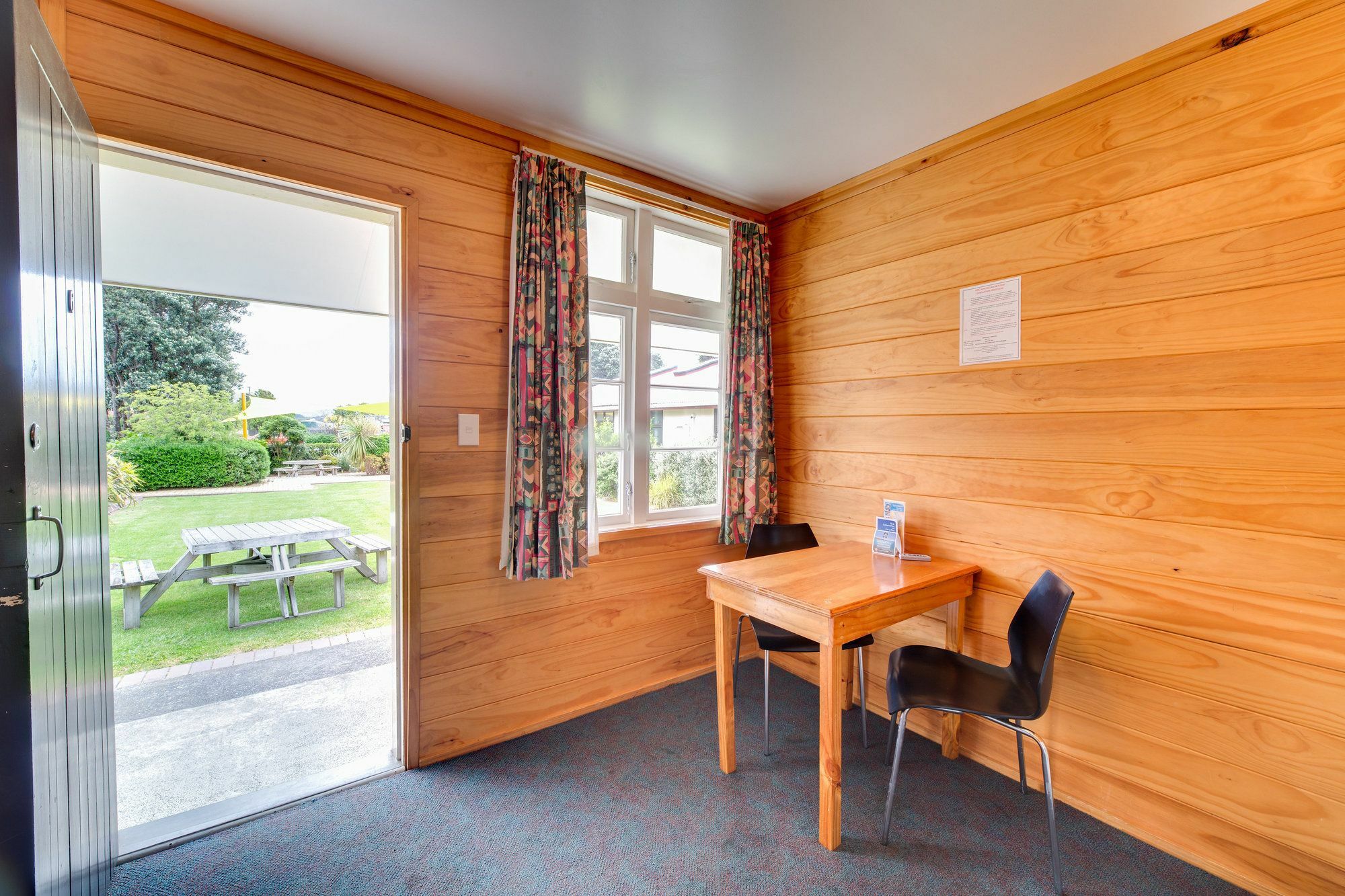 Wellington Top 10 Holiday Park Lower Hutt Exterior photo