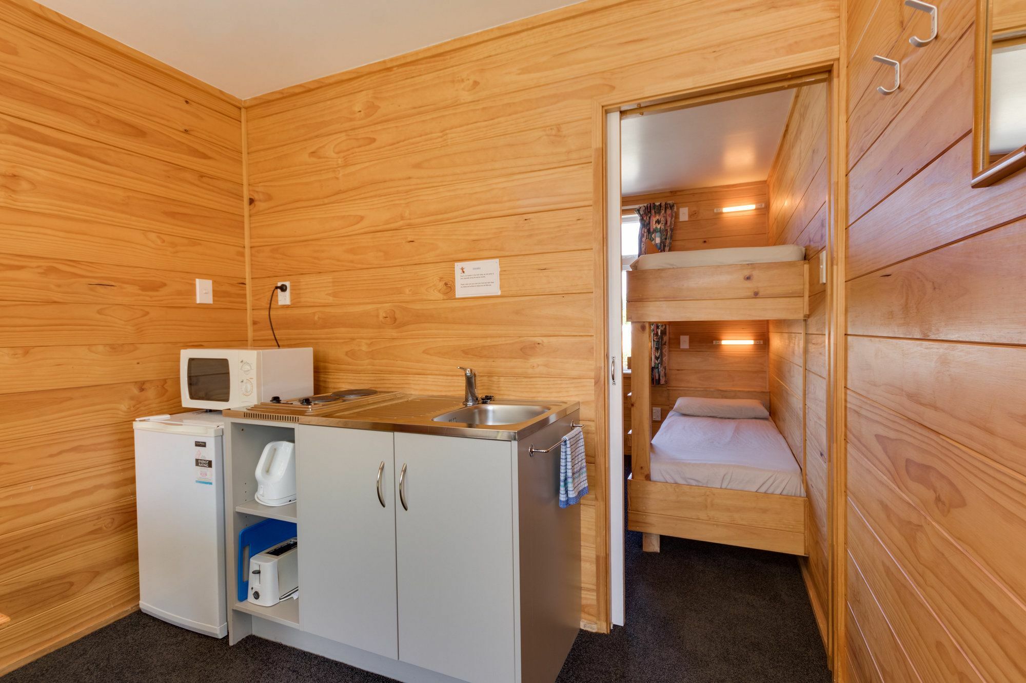 Wellington Top 10 Holiday Park Lower Hutt Exterior photo