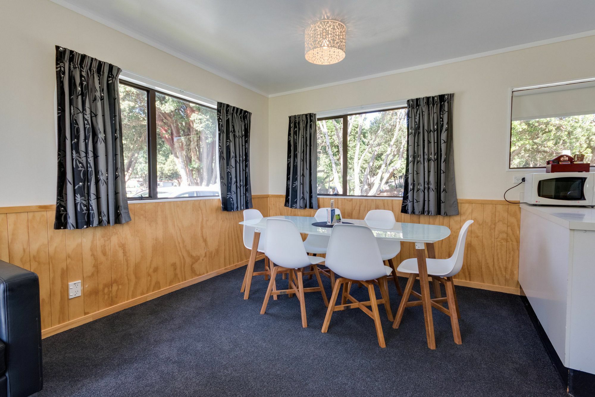 Wellington Top 10 Holiday Park Lower Hutt Exterior photo