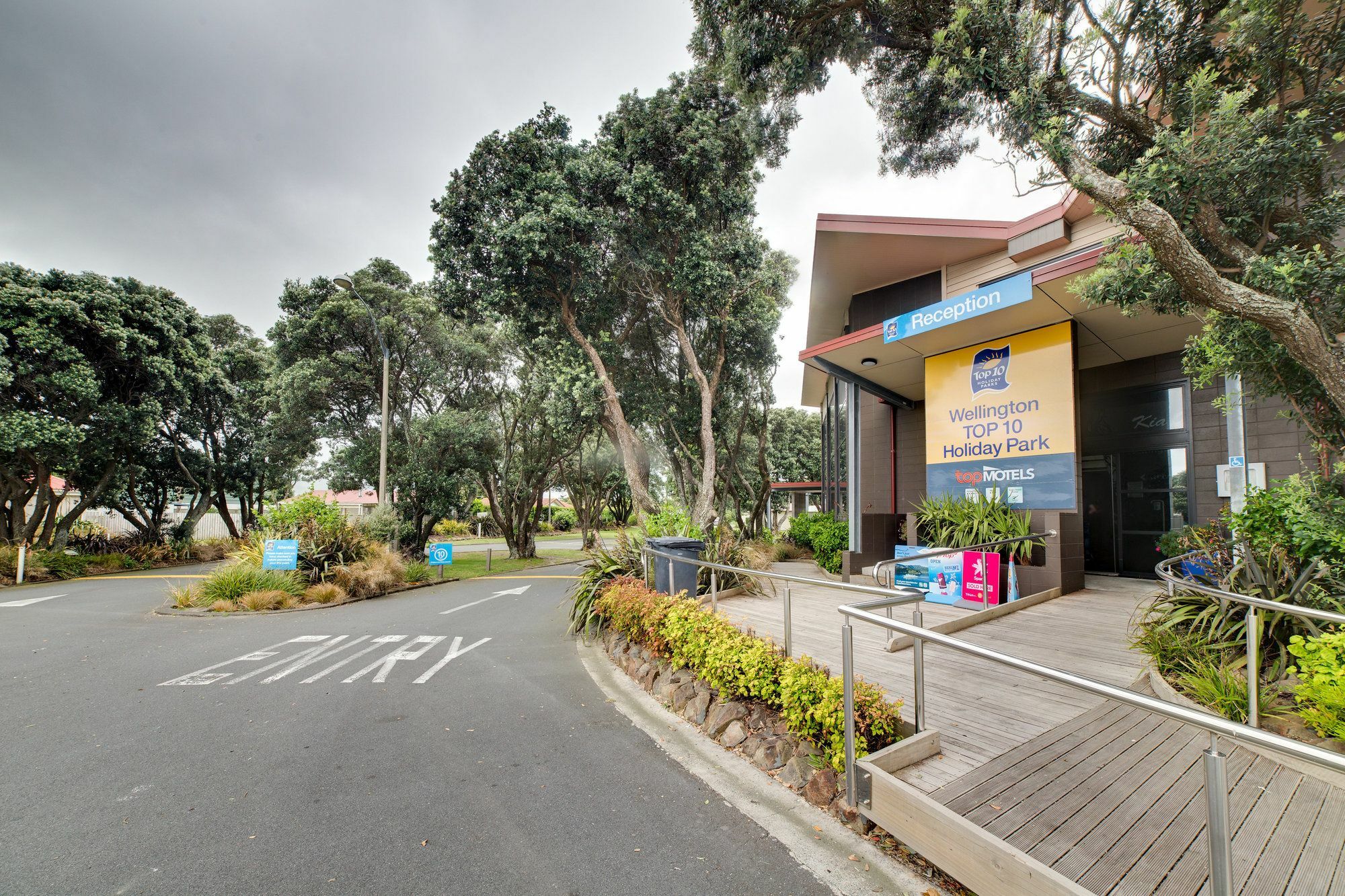 Wellington Top 10 Holiday Park Lower Hutt Exterior photo