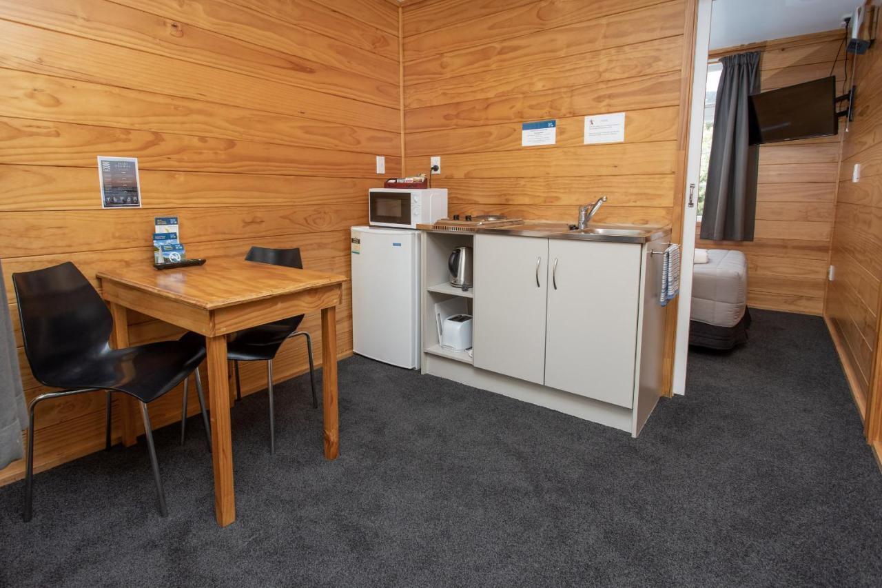 Wellington Top 10 Holiday Park Lower Hutt Exterior photo
