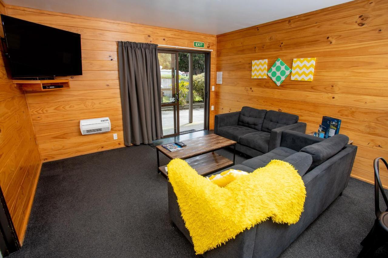 Wellington Top 10 Holiday Park Lower Hutt Exterior photo